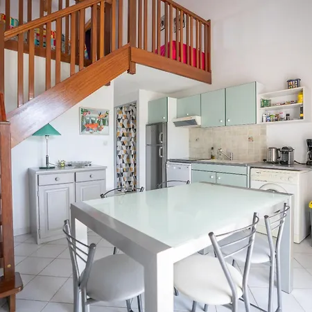 Avec Piscine Partagee * Agde