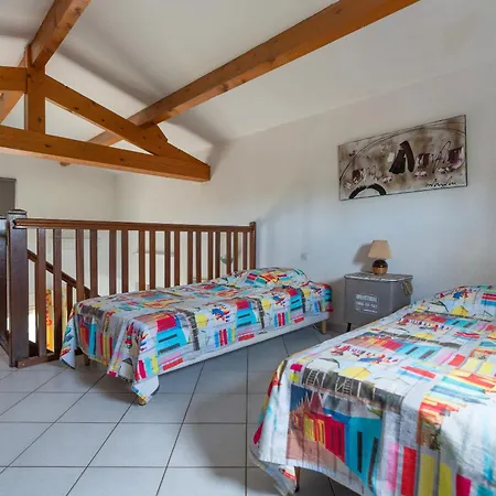 Villa Avec Piscine Partagée *