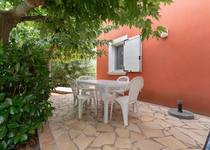 Avec Piscine Partagee Villa