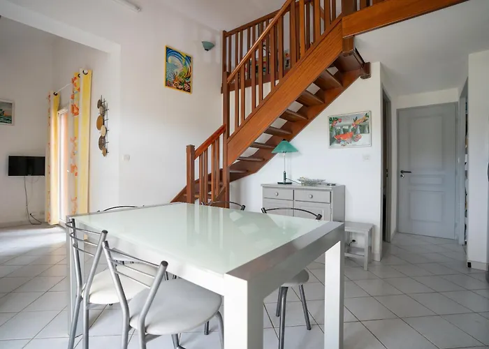 Avec Piscine Partagee * Agde