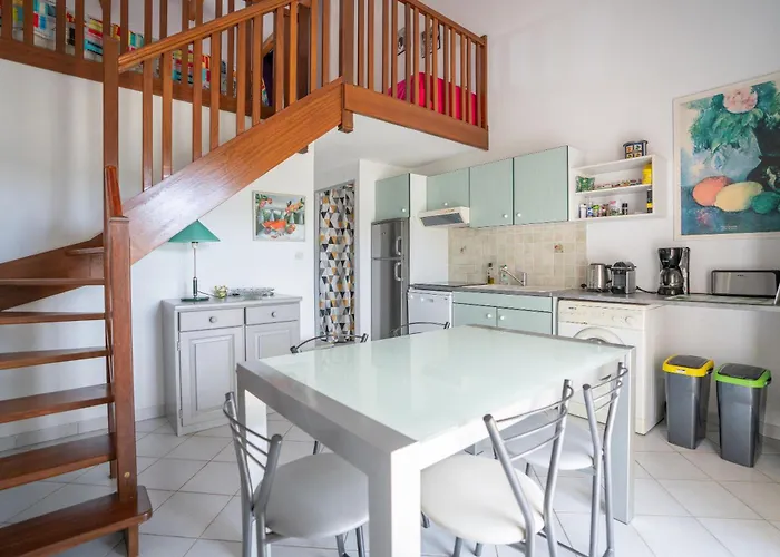 Avec Piscine Partagee * Agde